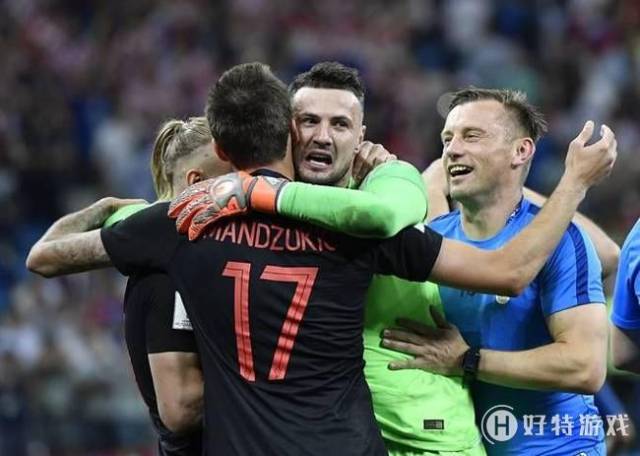  奎维利鲁昂角球配合精妙，法甲定位球战术再添新招