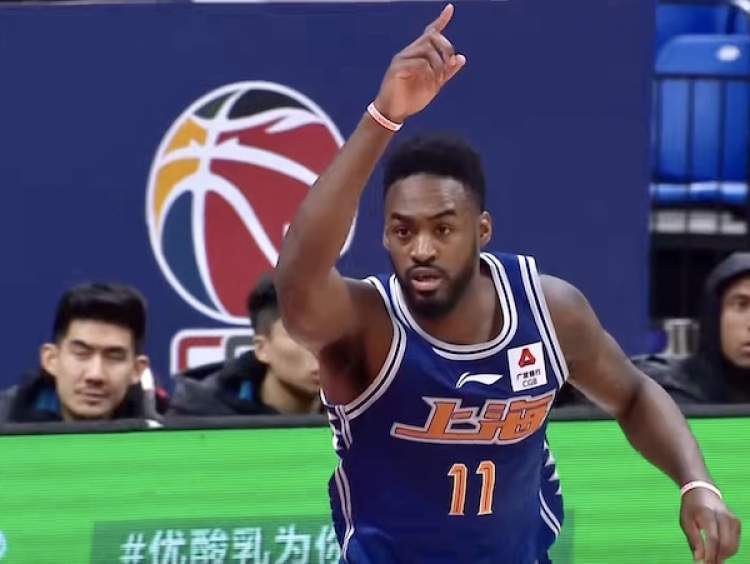  埃弗顿绝杀进球惊险拿下关键三分