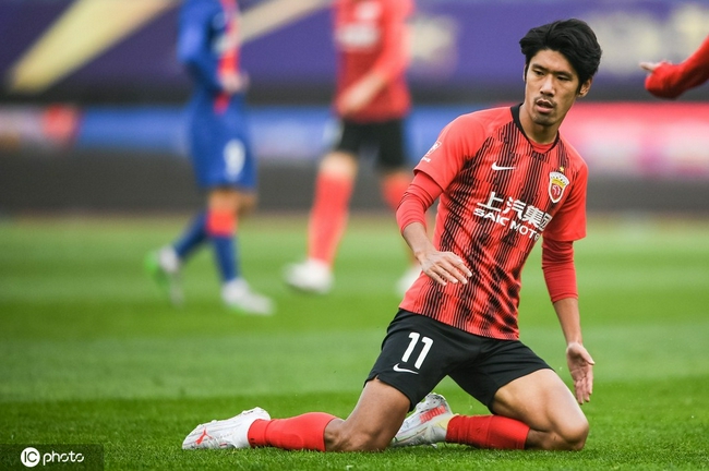  佛罗伦萨角球配合精妙，高中锋头槌破门先拔头筹