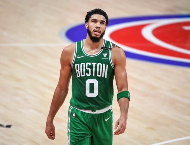  塔图姆末节独得15分，凯尔特人加时险胜雄鹿